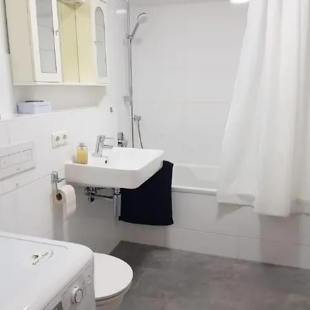 Grosse In Mit Balkon *